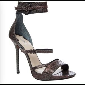 💥NWOT💥Sexy Strappy Ankle Wrap Stiletto